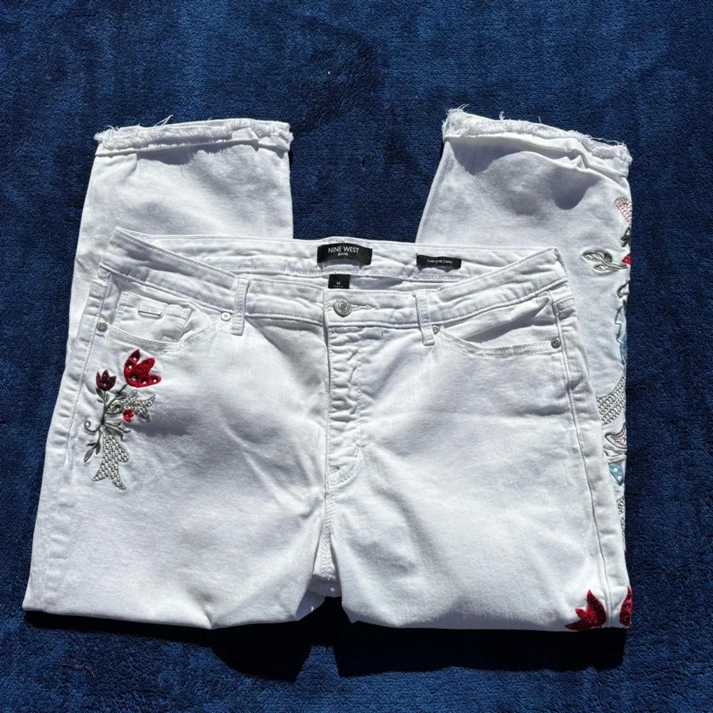 Nine West Jeans White Embroidered Chrystie Capri Women’s Size 14 💥Host Pick💥 - Picture 6 of 15